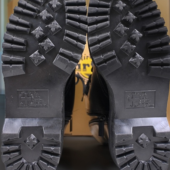 Dr. Martens Black Leather Lace-Up Lug Boots with Side Zip - V Jadon II Mono - Picture 4 of 9